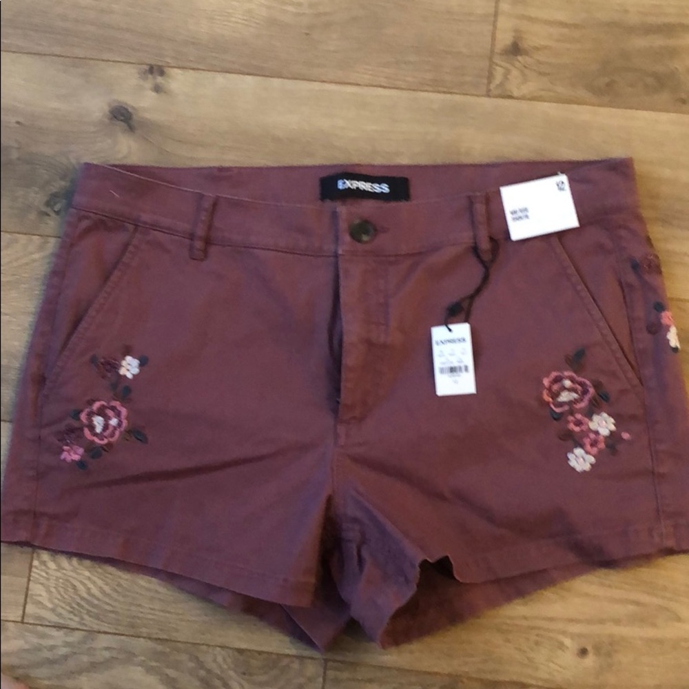 NWT. Express Mid Rise Shortie Size 12. Dusty pink